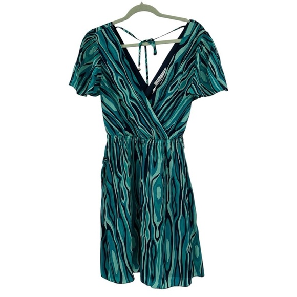 NEW Trina Turk Coastal Women's Planetary 2 Mini Dress Size Medium $328 - Picture 2 of 10